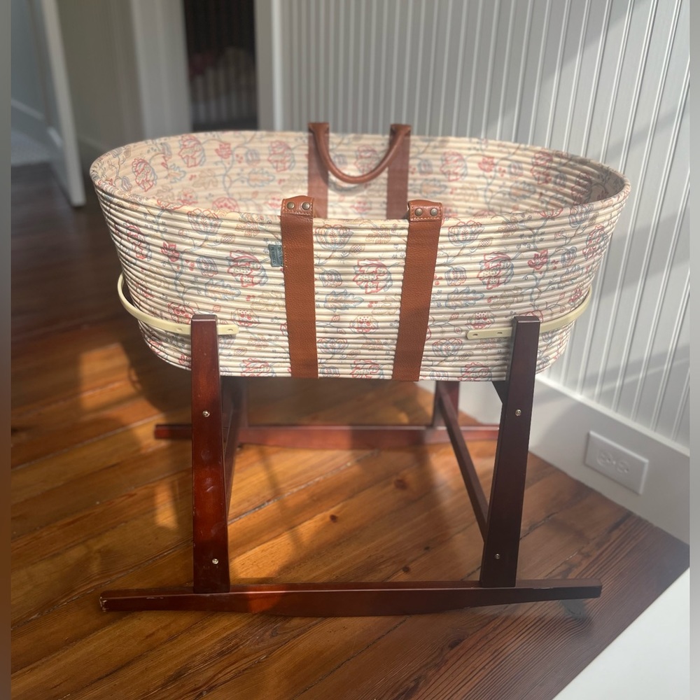 Dockatot dream weaver bassinet with rocking stand